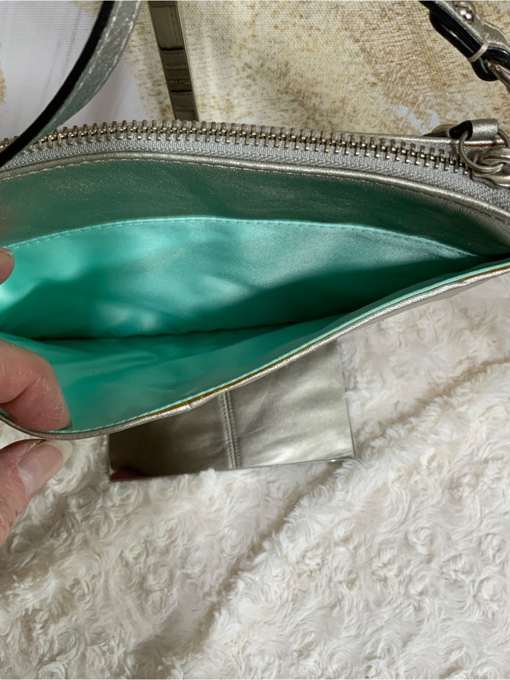 🩷Coach Metallic Silver Multi-Zip Crossbody Bag - Picture 3 of 9